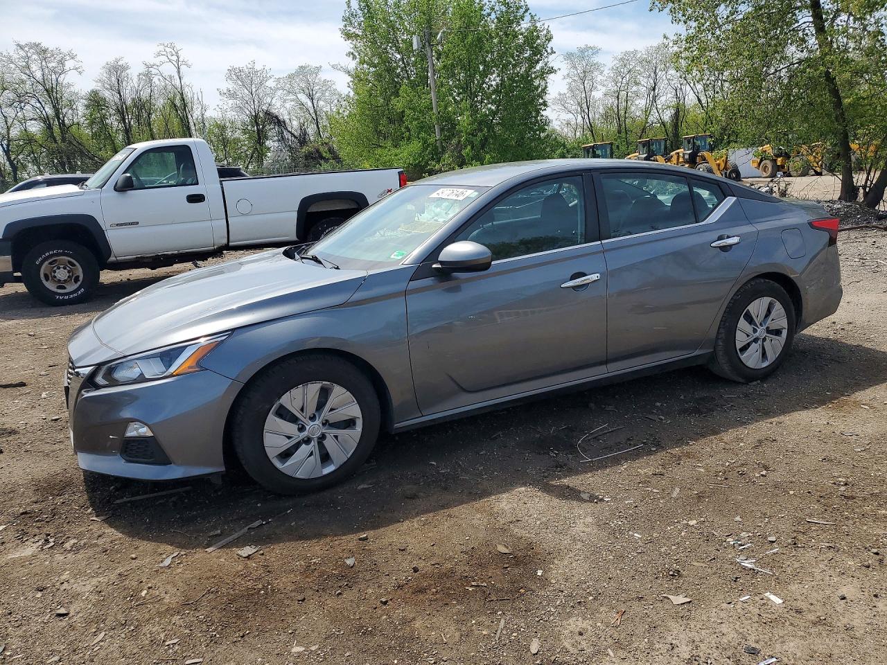 Salvage Nissan Altima Image