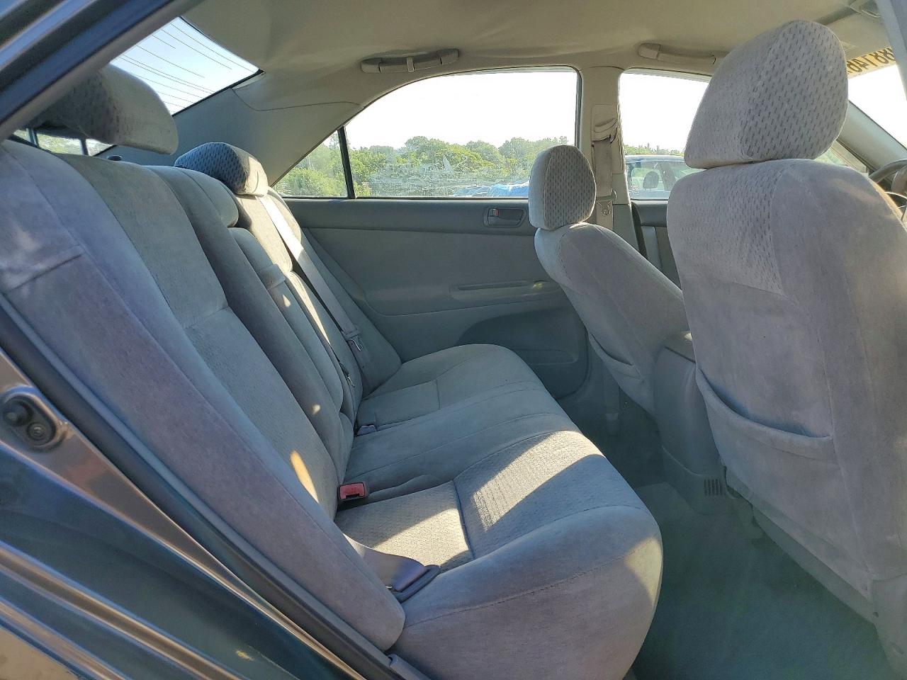 Toyota Camry Le V6
