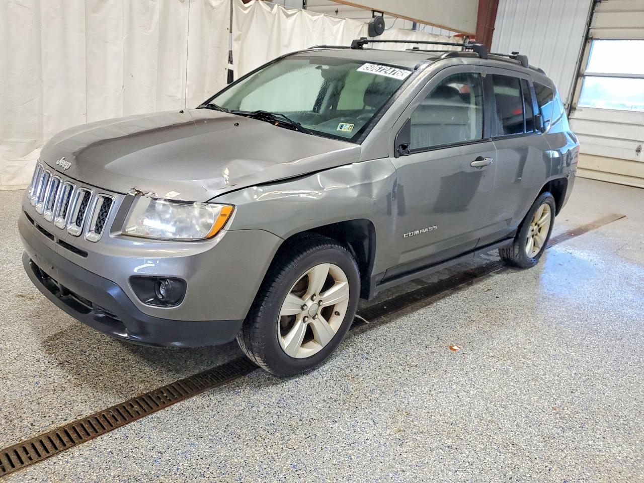 Salvage Jeep Compass Image