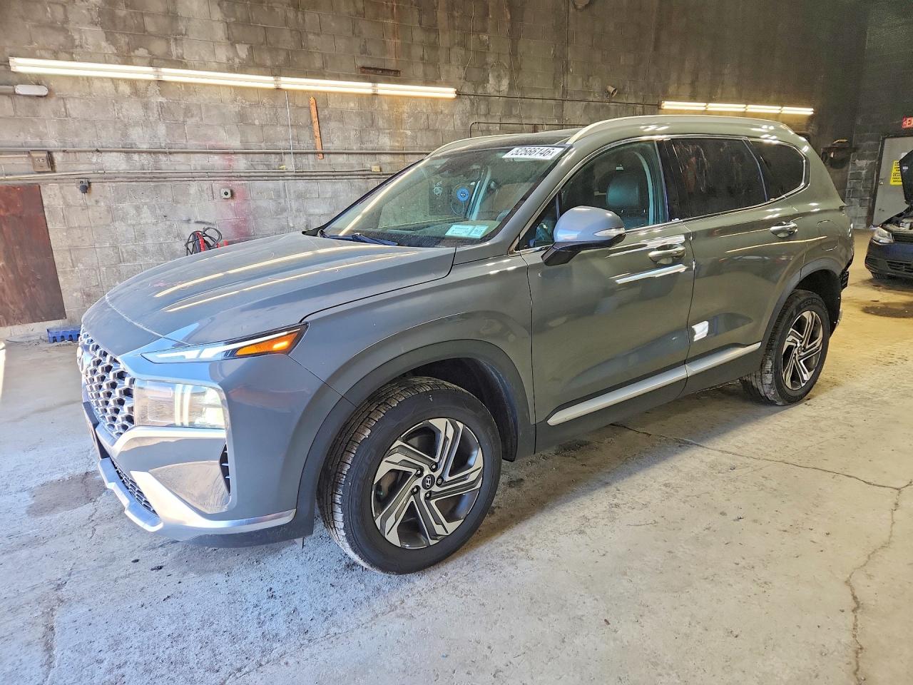 Salvage Hyundai SANTA FE Image