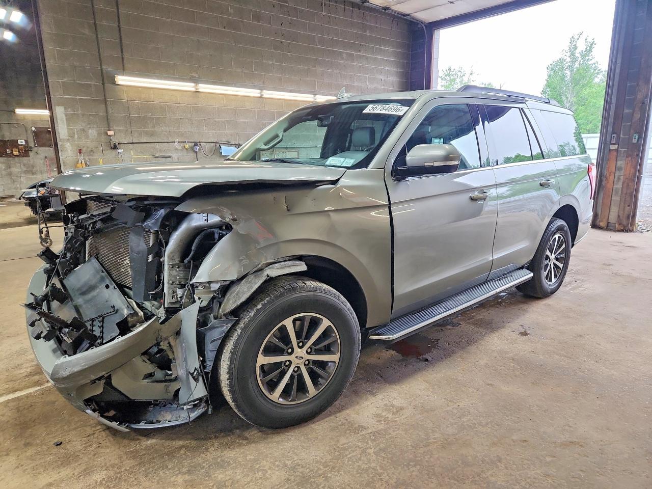 Salvage Ford Expedition Image