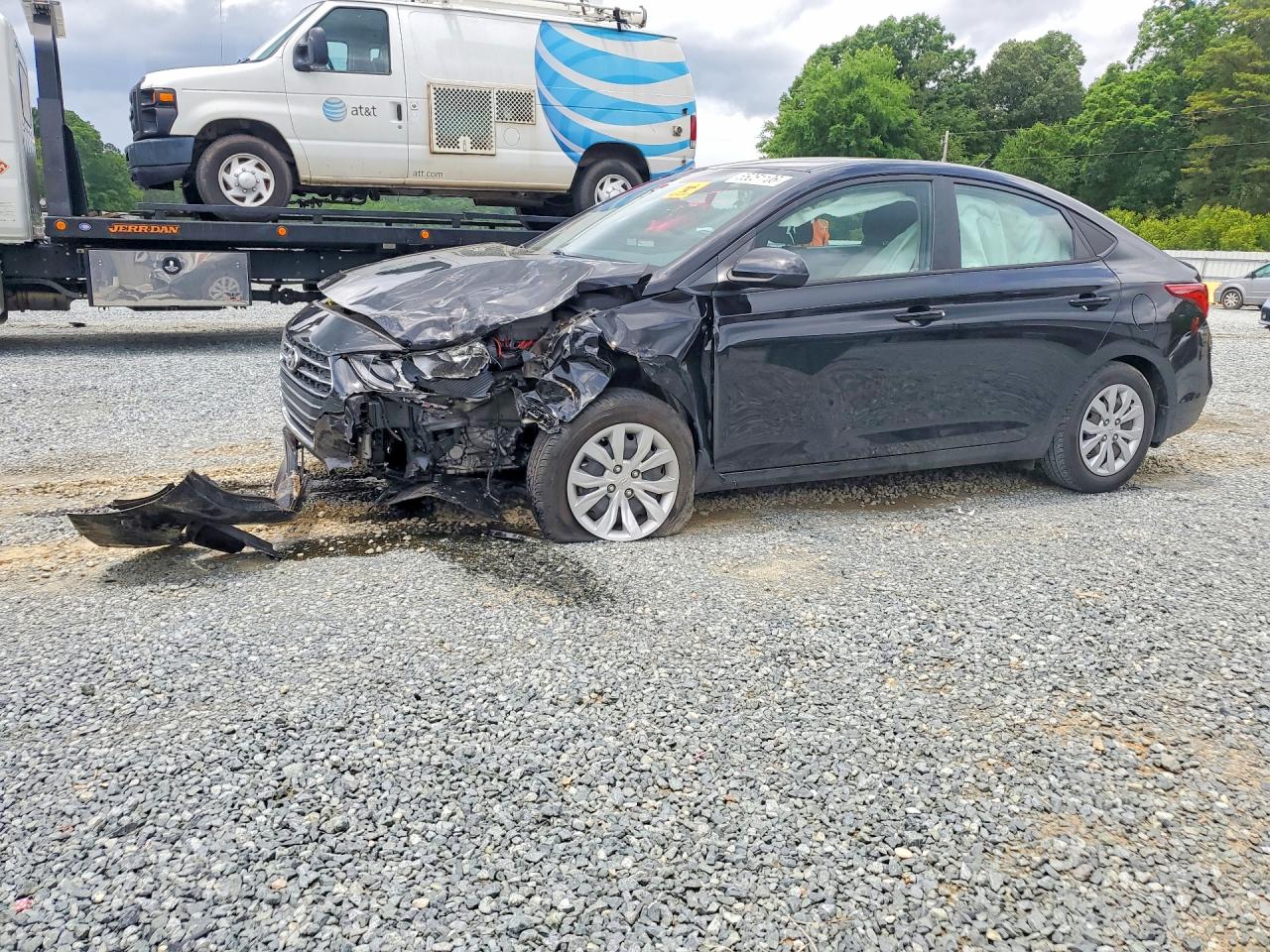 Salvage Hyundai ACCENT Image