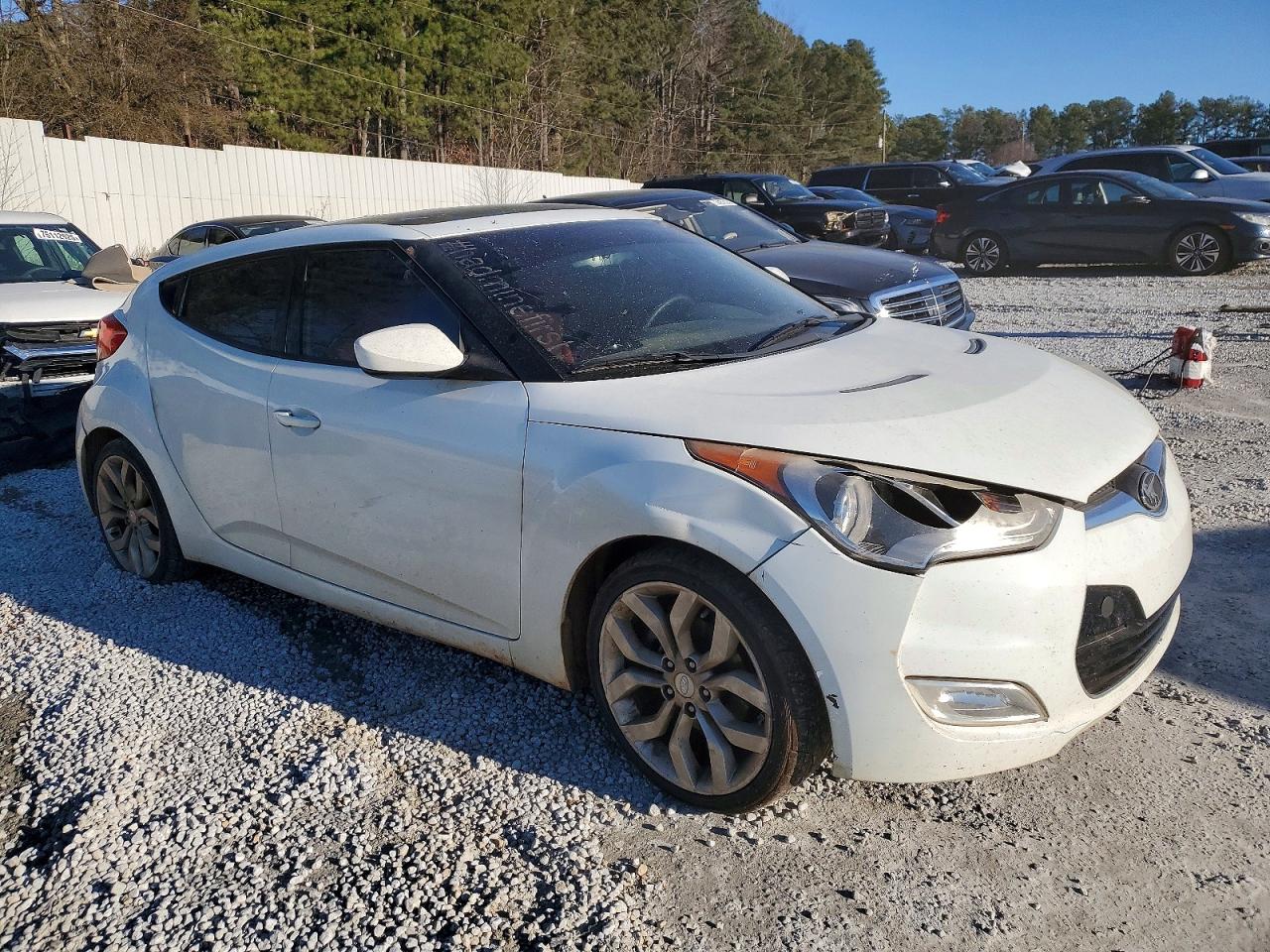 Hyundai VELOSTER Base