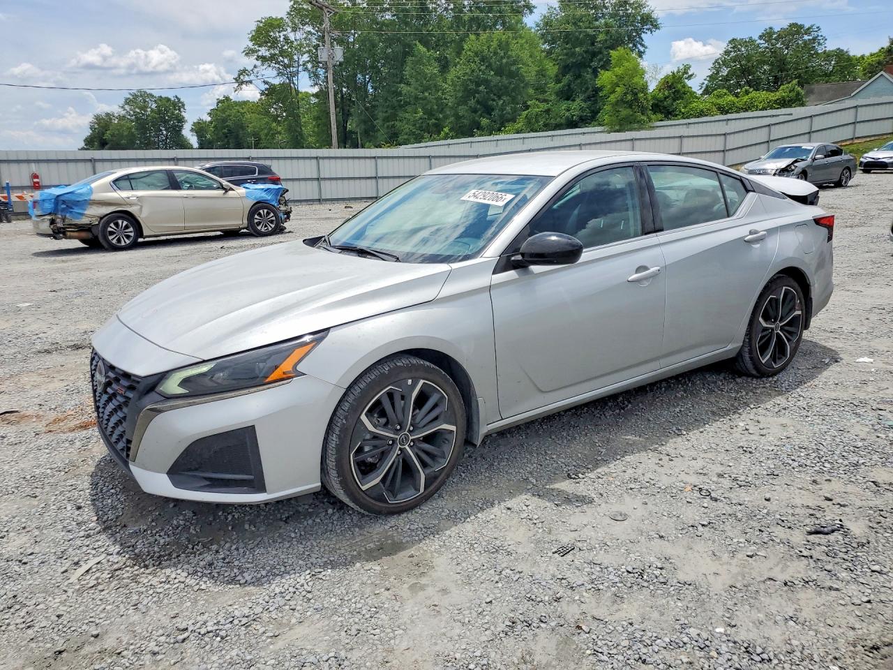 Salvage Nissan Altima Image