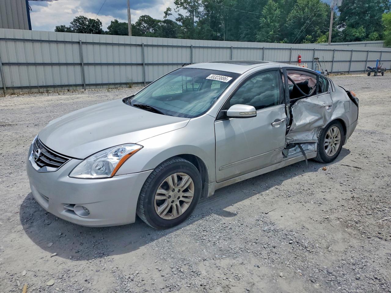 Salvage Nissan Altima Image