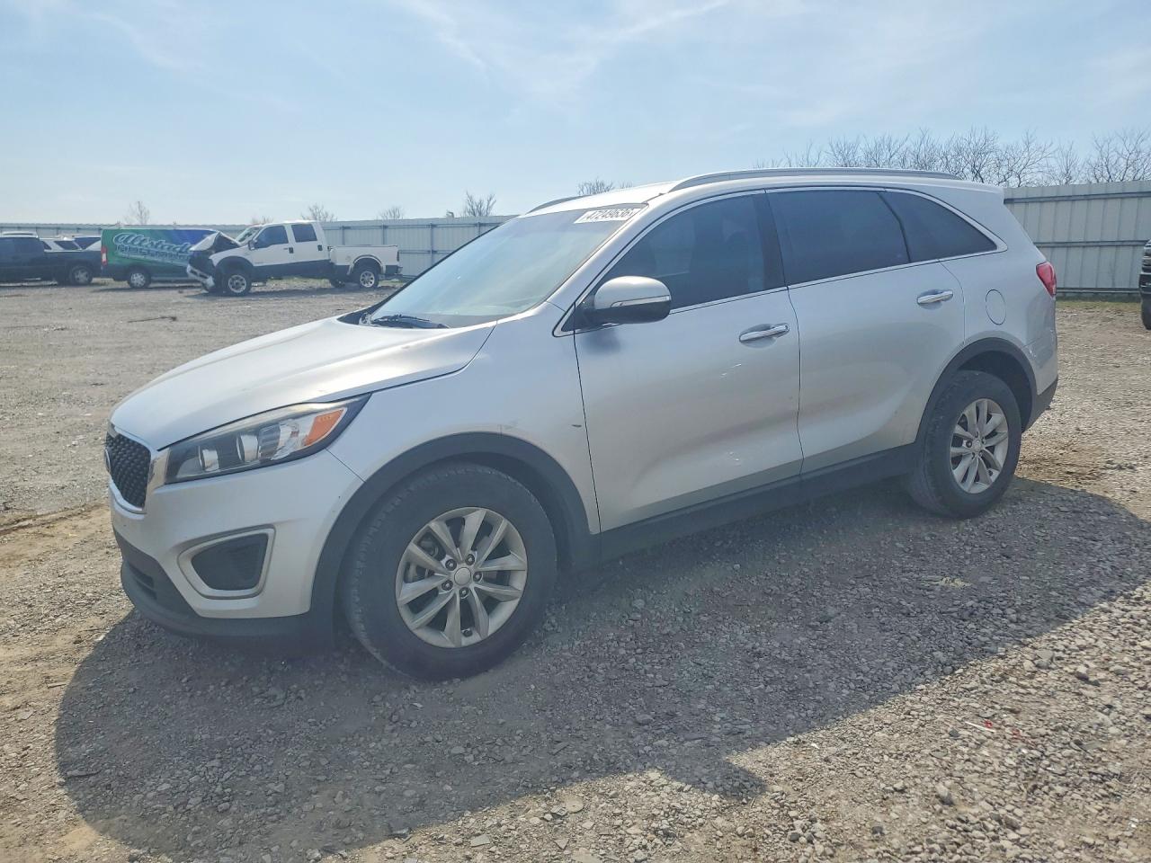 Salvage Kia Sorento Image