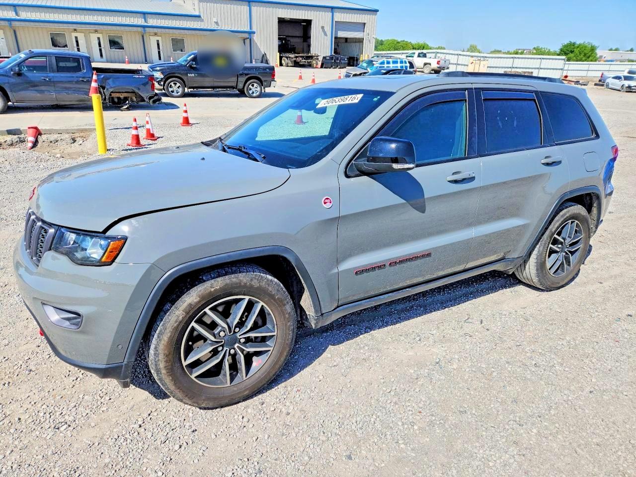 Salvage Jeep Cherokee Image