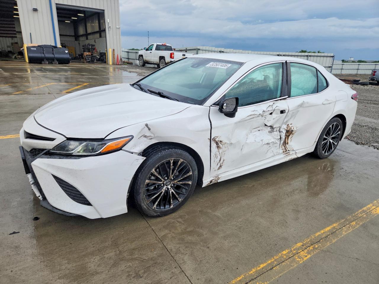 Salvage Toyota Camry Image