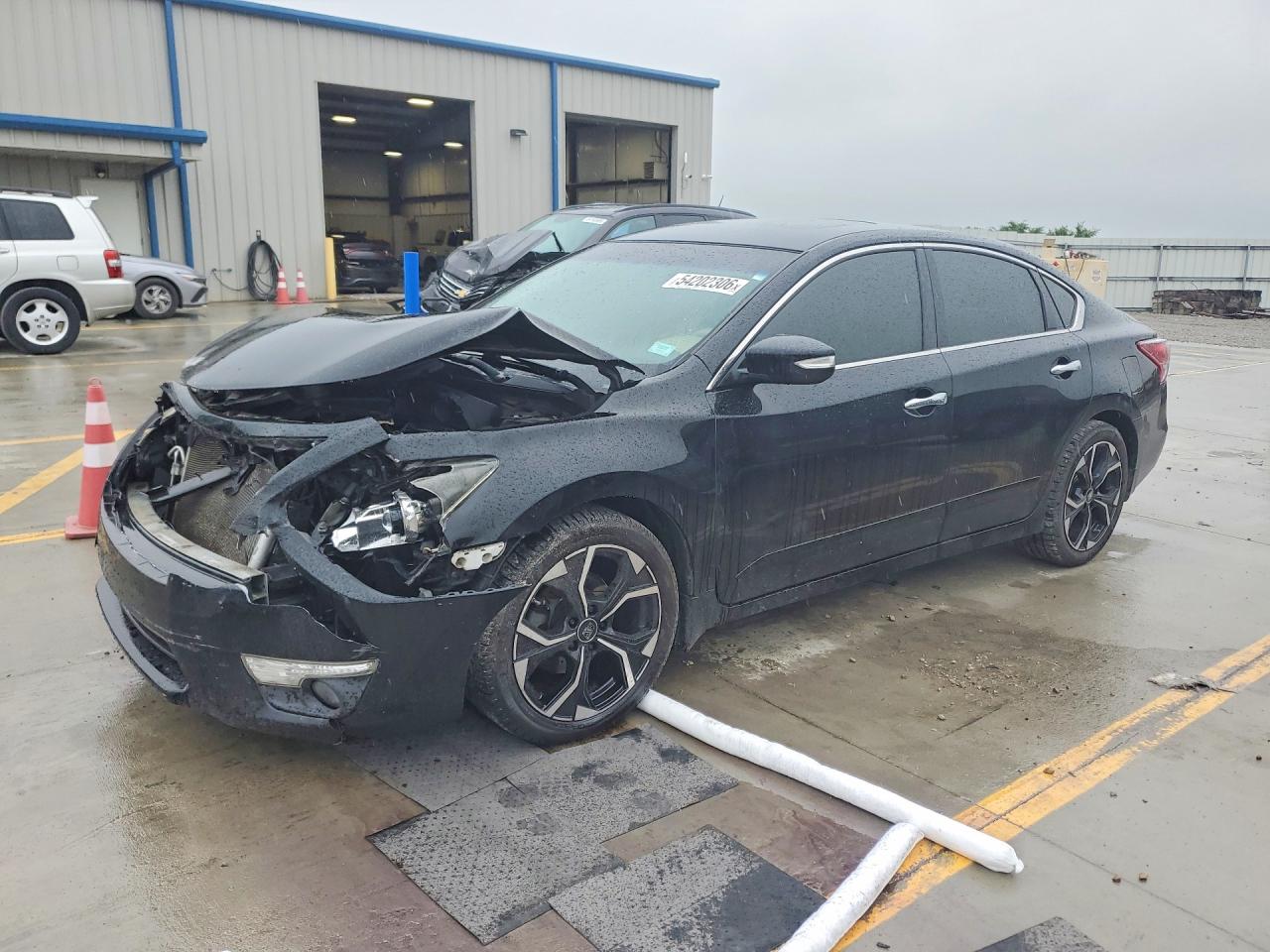Salvage Nissan Altima Image
