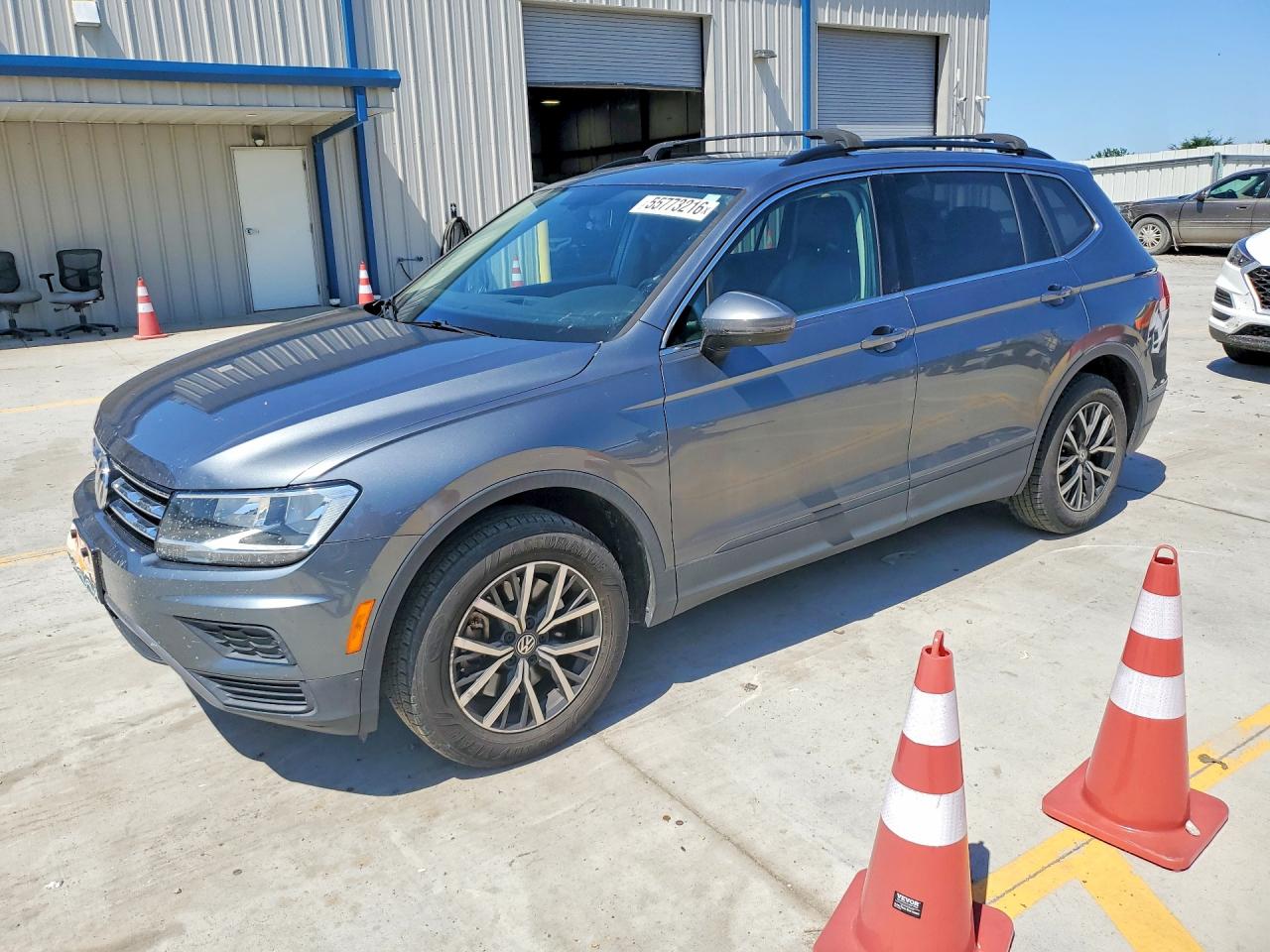 Salvage Volkswagen Tiguan Image