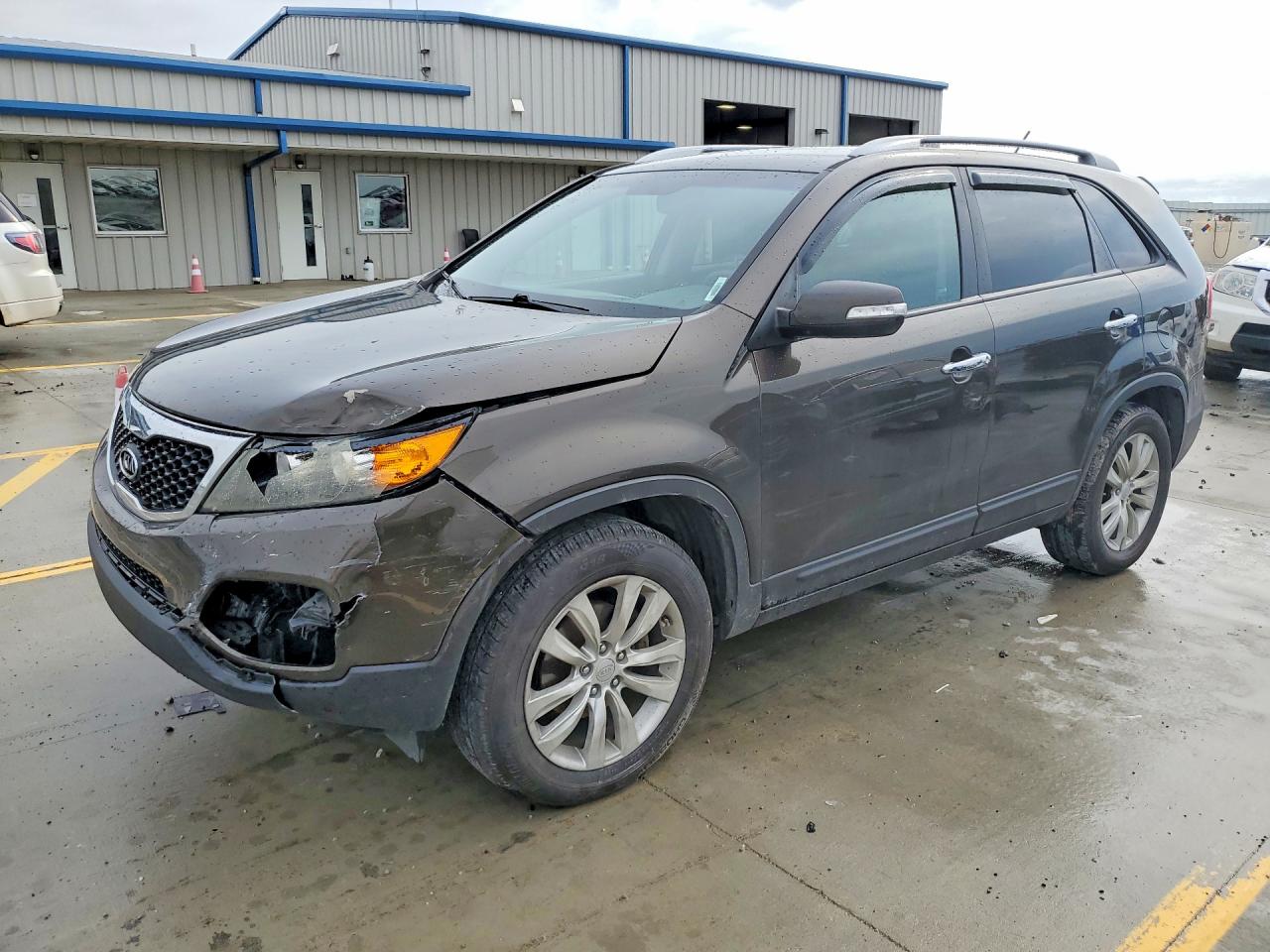 Salvage Kia Sorento Image