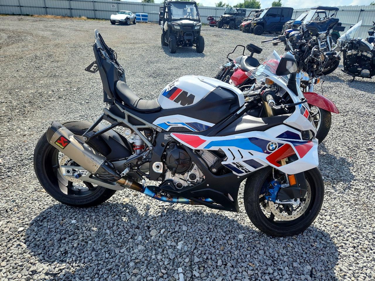 Salvage BMW S Image