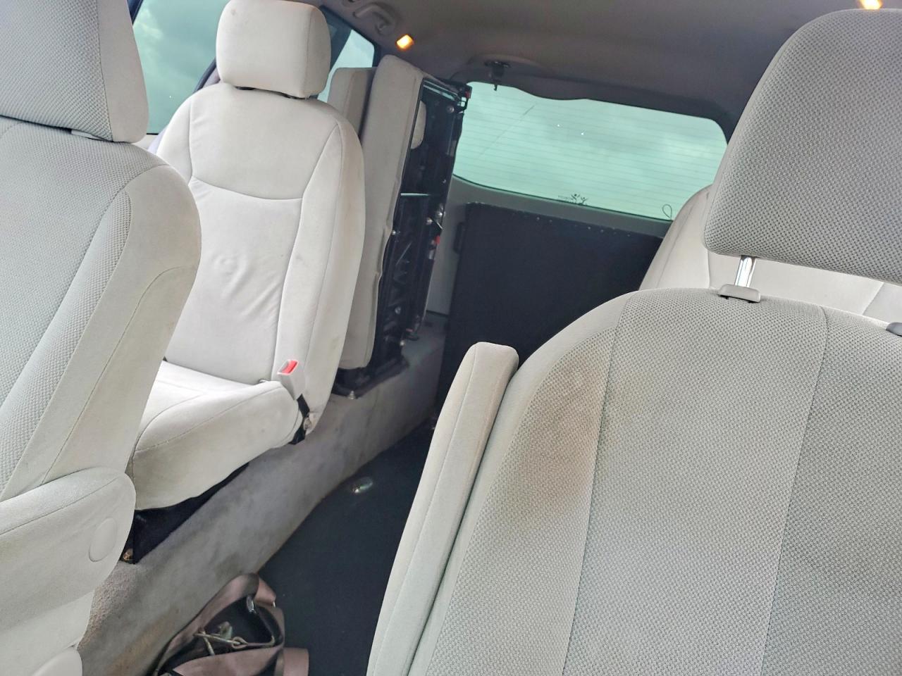 Toyota Sienna Base 7-passenger