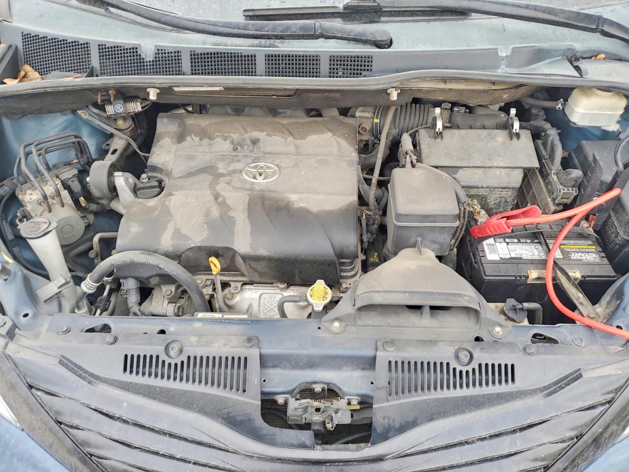 Toyota Sienna Base 7-passenger
