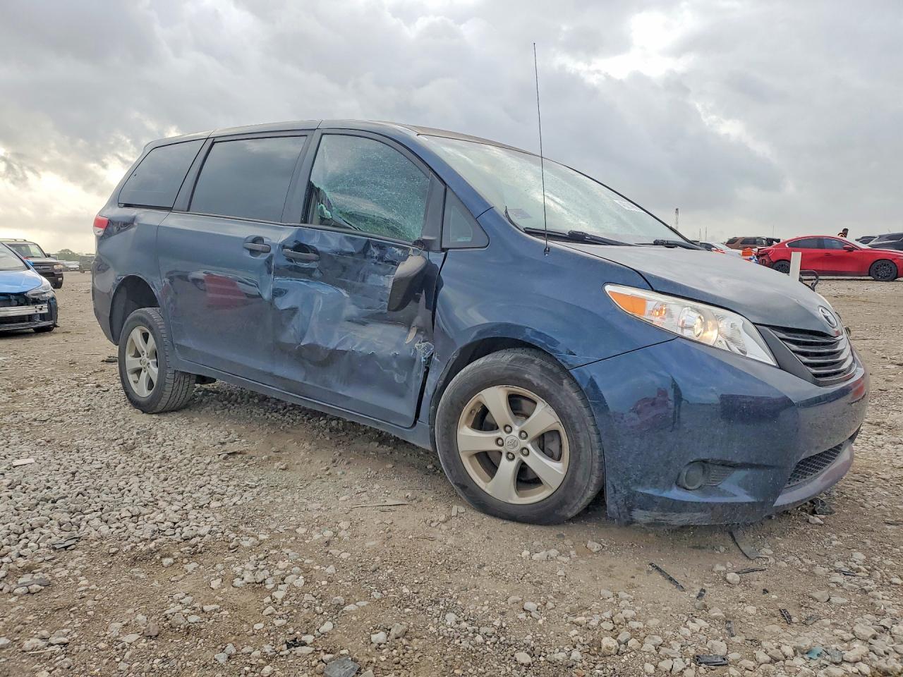 Toyota Sienna Base 7-passenger
