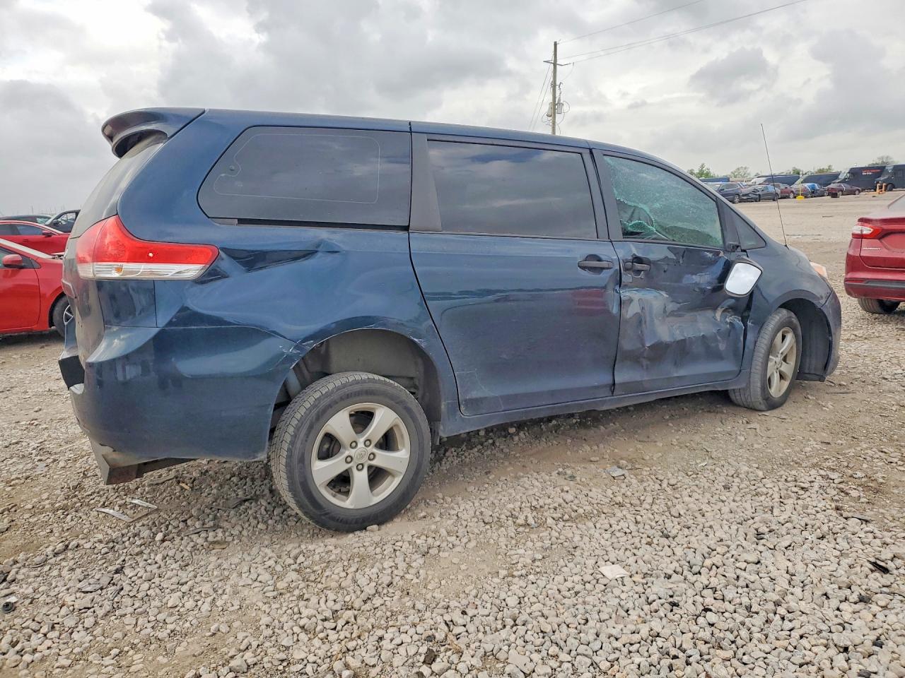 Toyota Sienna Base 7-passenger