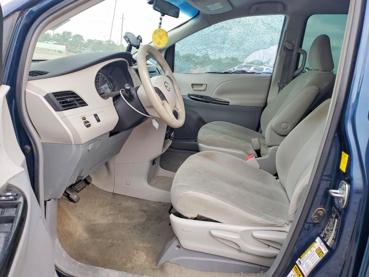 Toyota Sienna Base 7-passenger