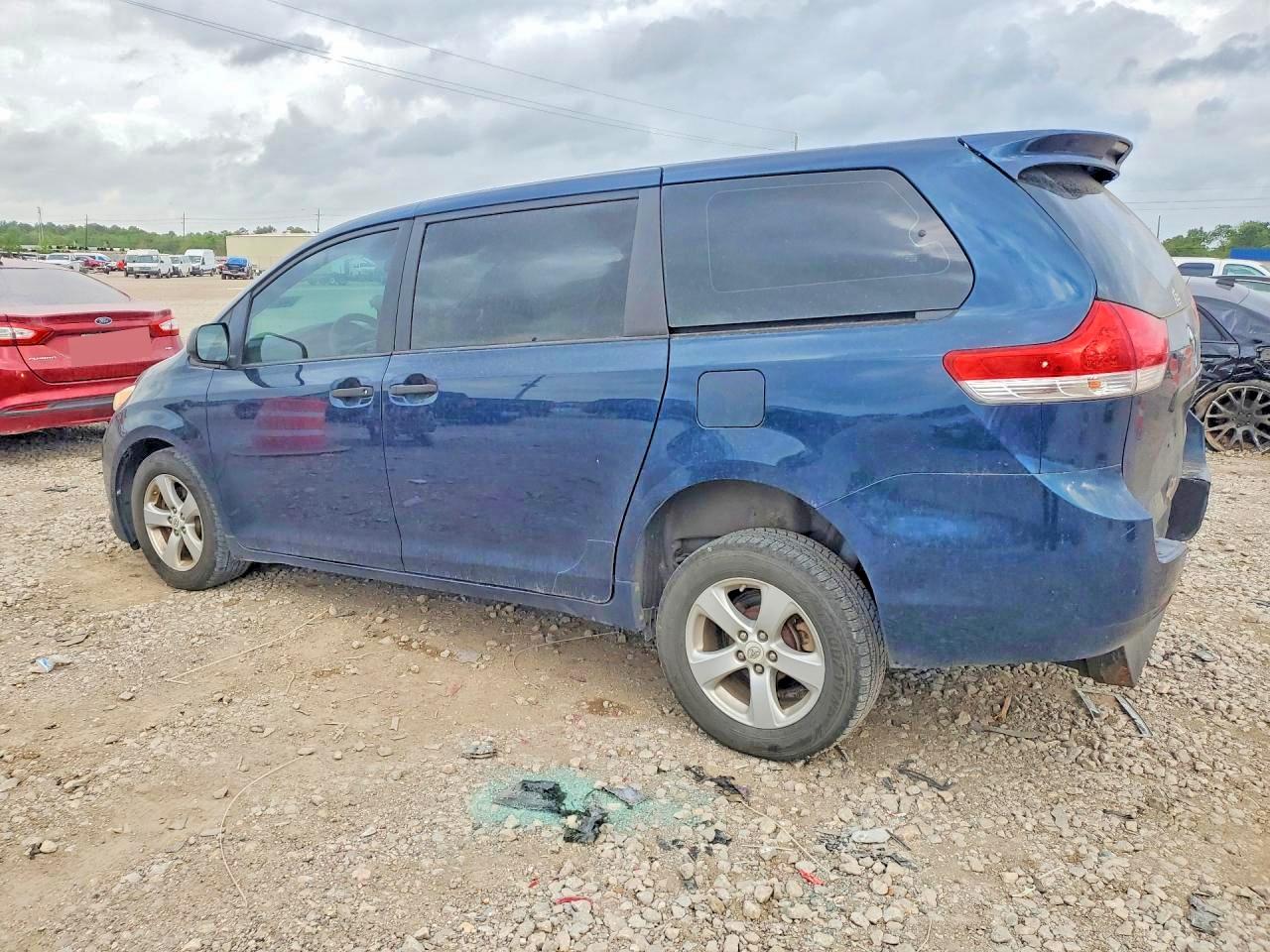 Toyota Sienna Base 7-passenger