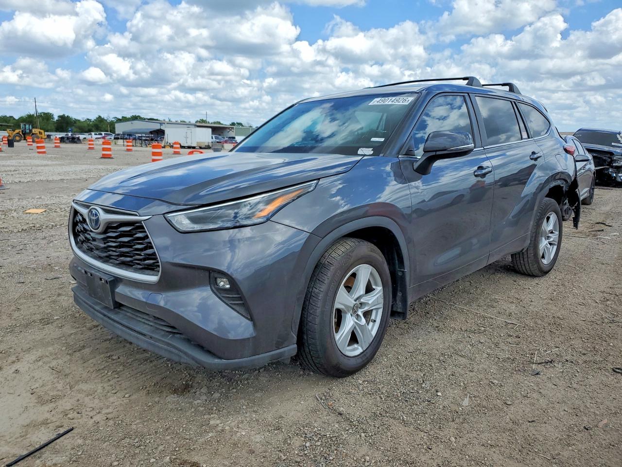 Salvage Toyota Highlander Image