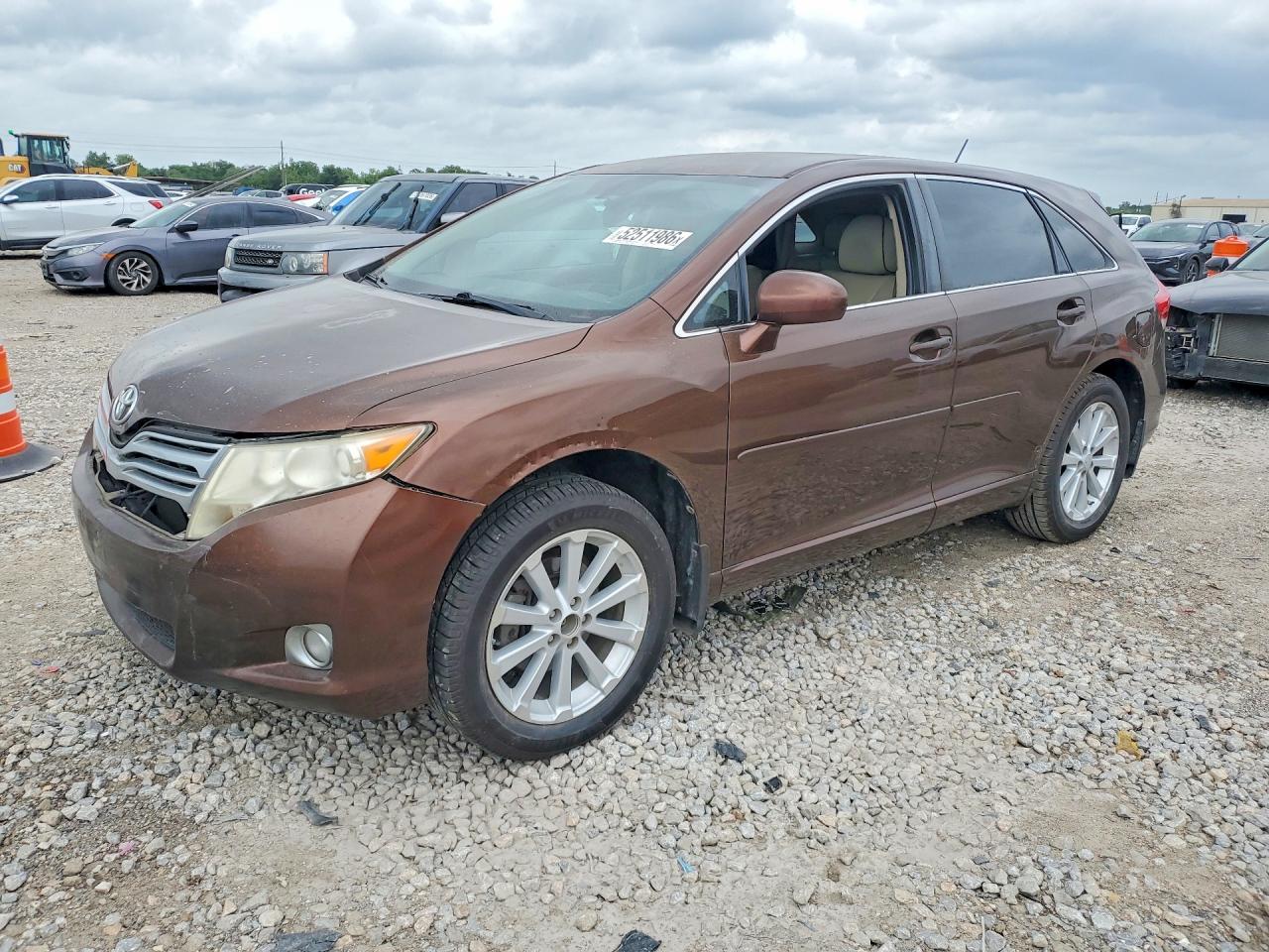 Salvage Toyota Venza Image