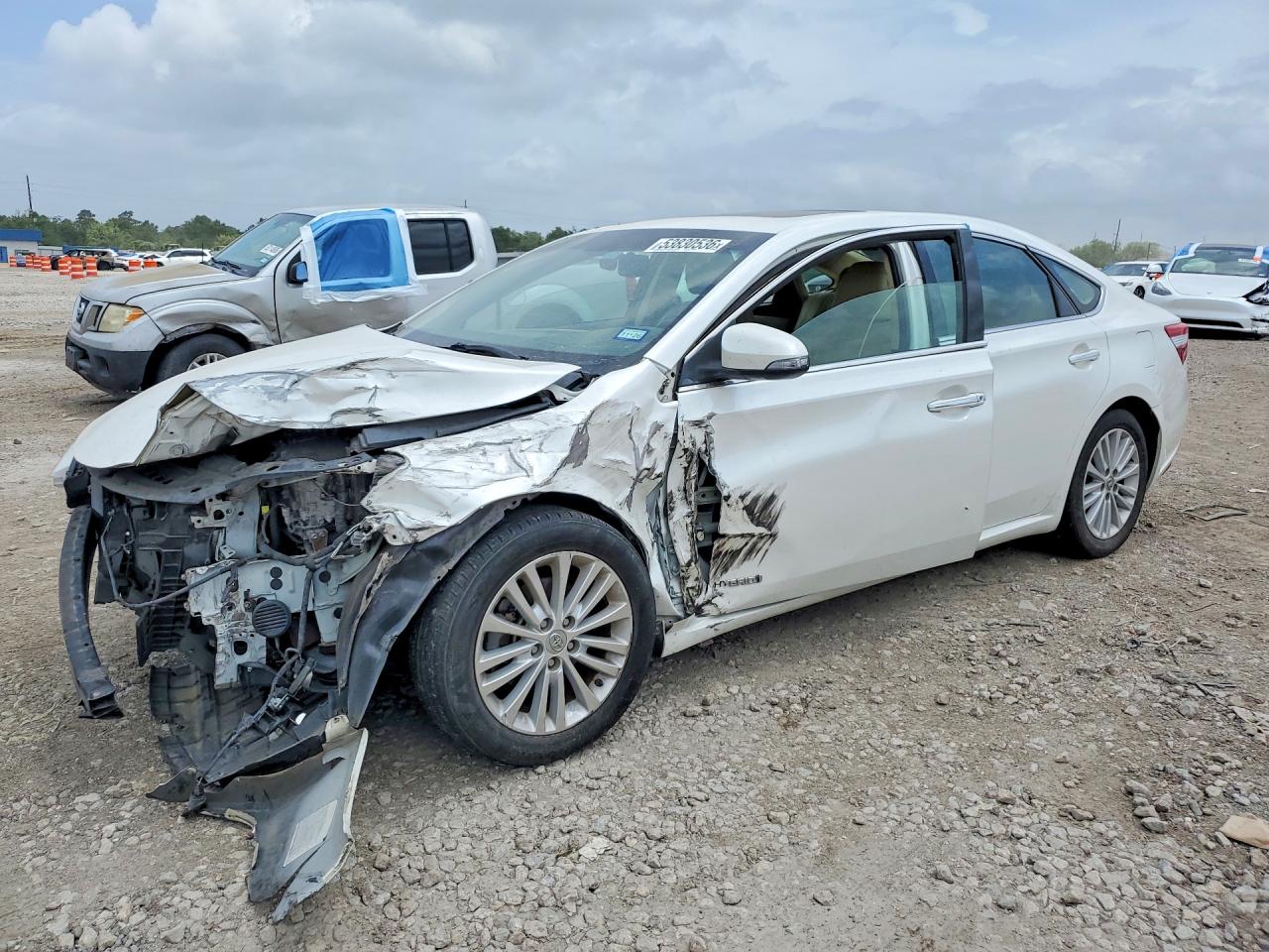 Salvage Toyota Avalon Image