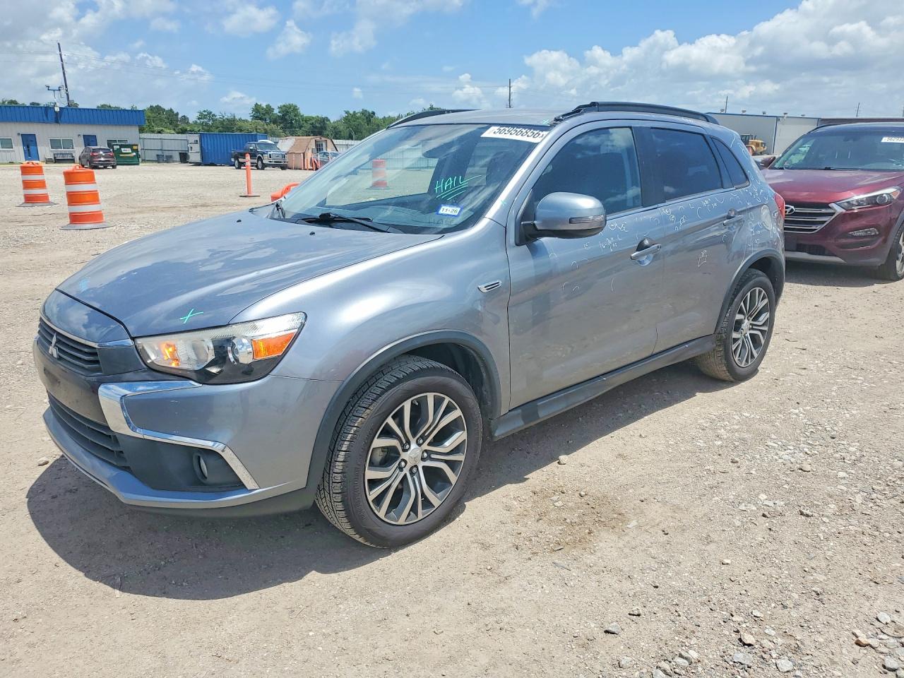 Salvage Mitsubishi Outlander Image