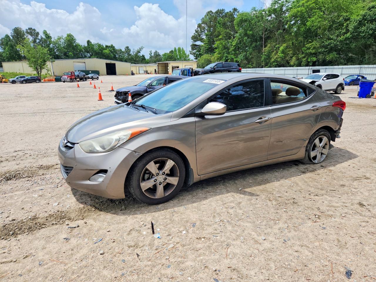 Salvage Hyundai ELANTRA Image