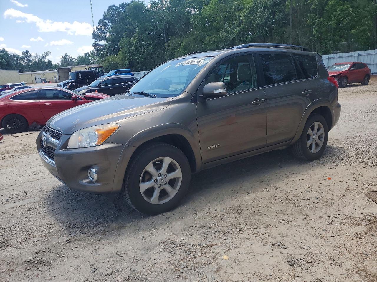 Salvage Toyota RAV4 Image