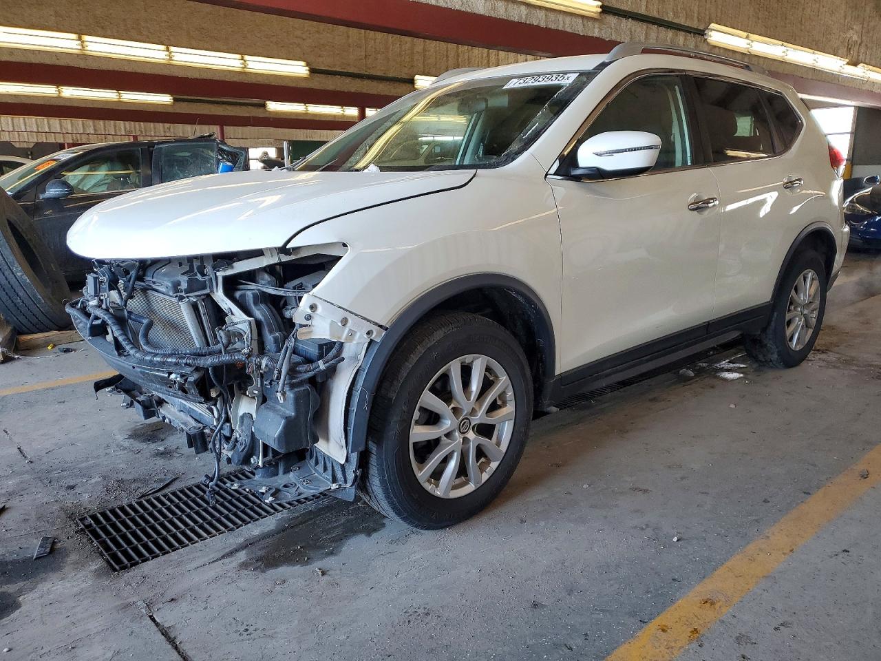 Salvage Nissan Rogue Image