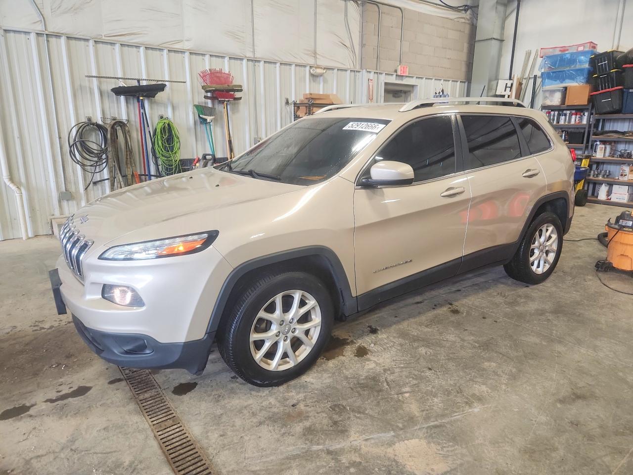 Salvage Jeep Cherokee Image