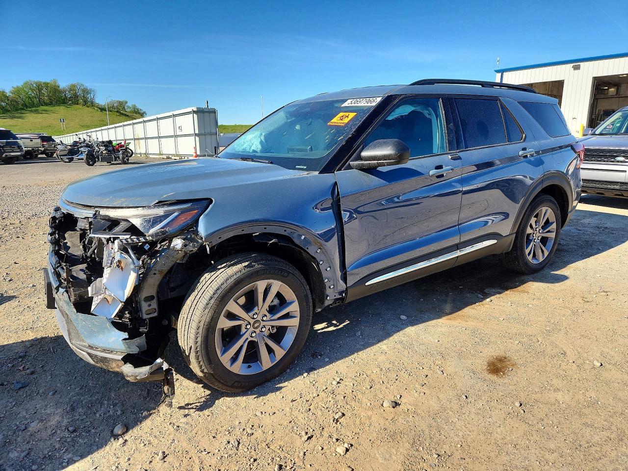 Salvage Ford Explorer Image