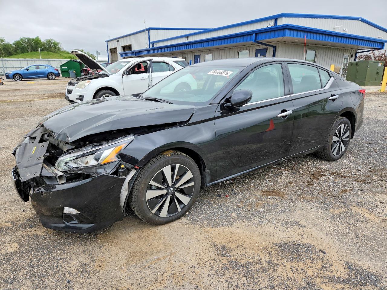 Salvage Nissan Altima Image