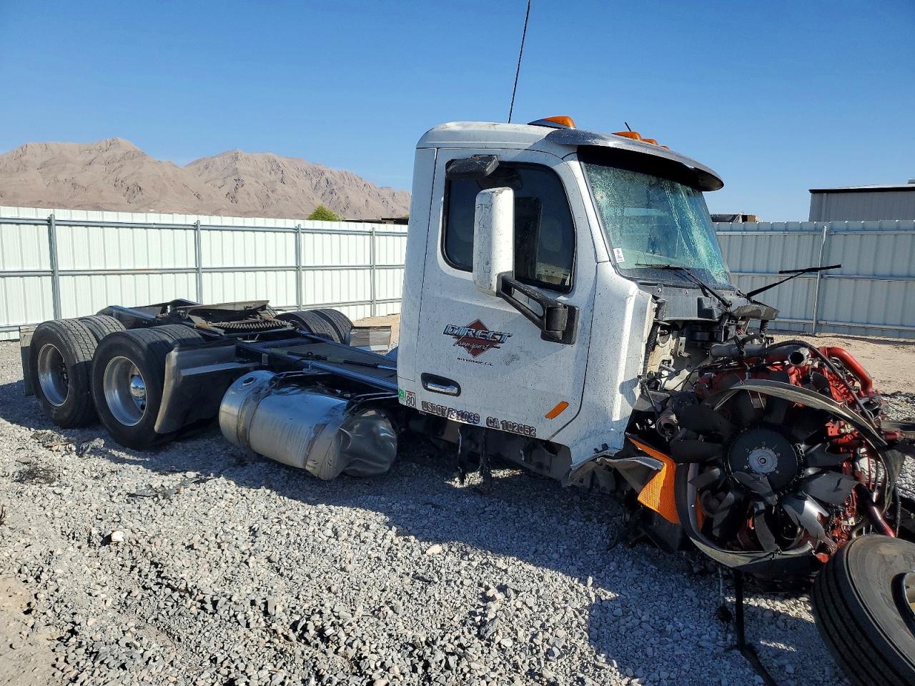 Salvage Peterbilt 579 Image
