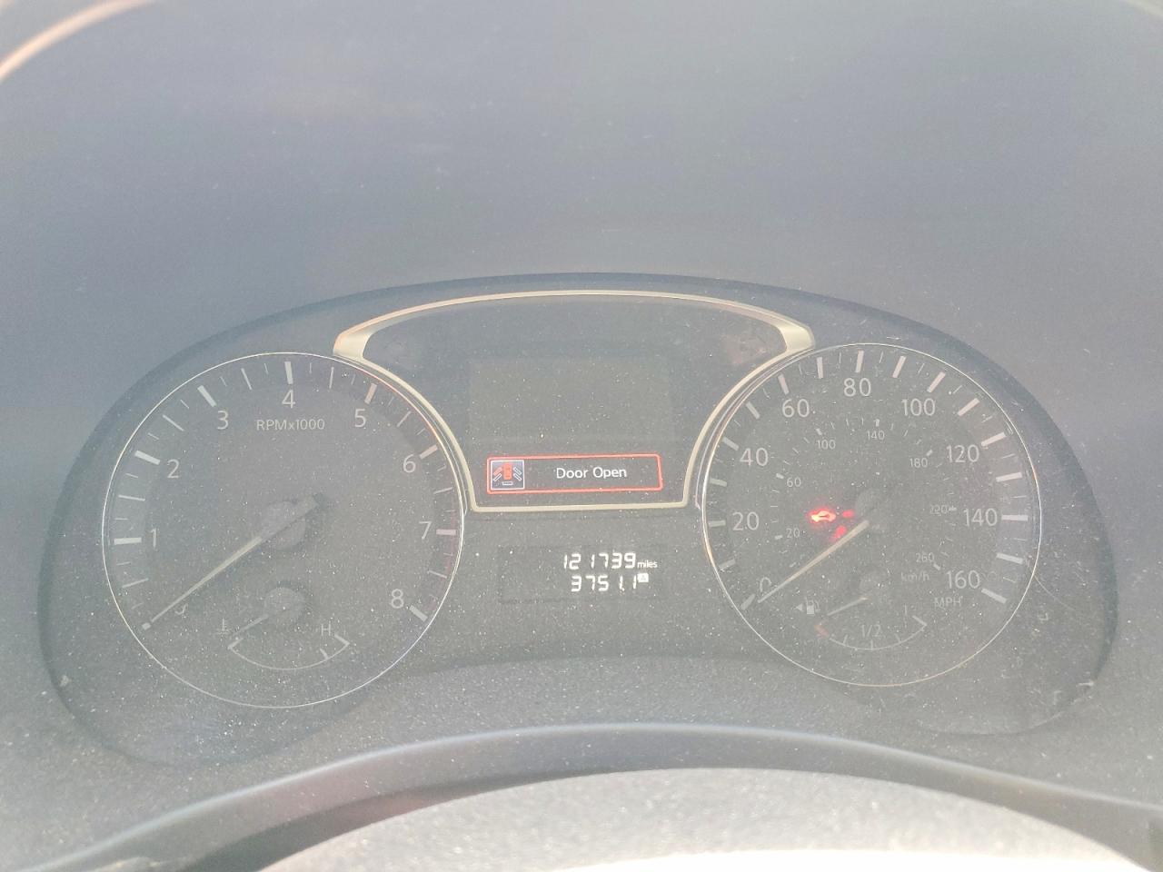Nissan Pathfinder S
