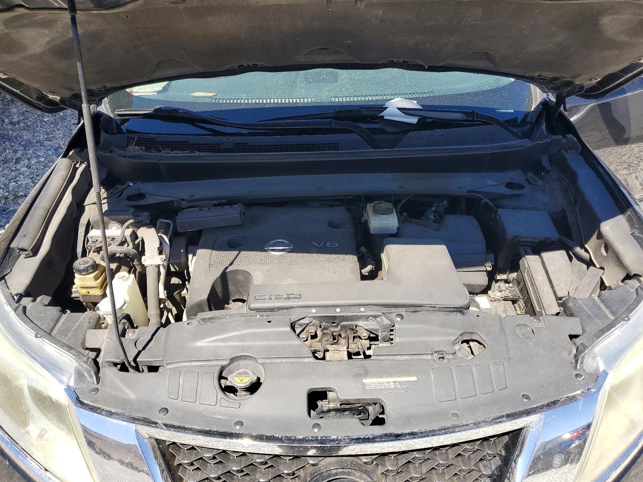 Nissan Pathfinder S