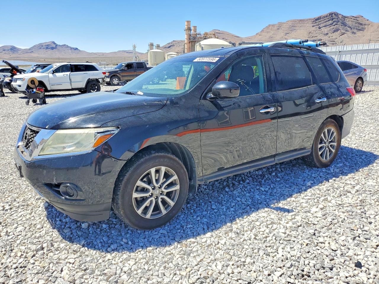 Salvage Nissan Pathfinder Image