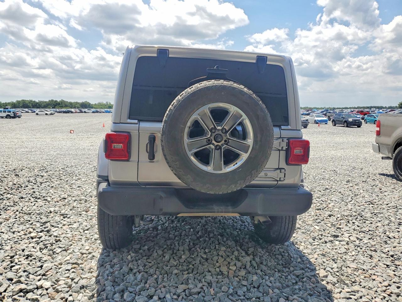Jeep Wrangler Sahara