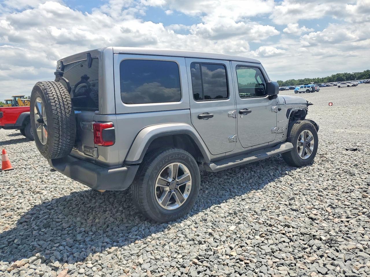 Jeep Wrangler Sahara