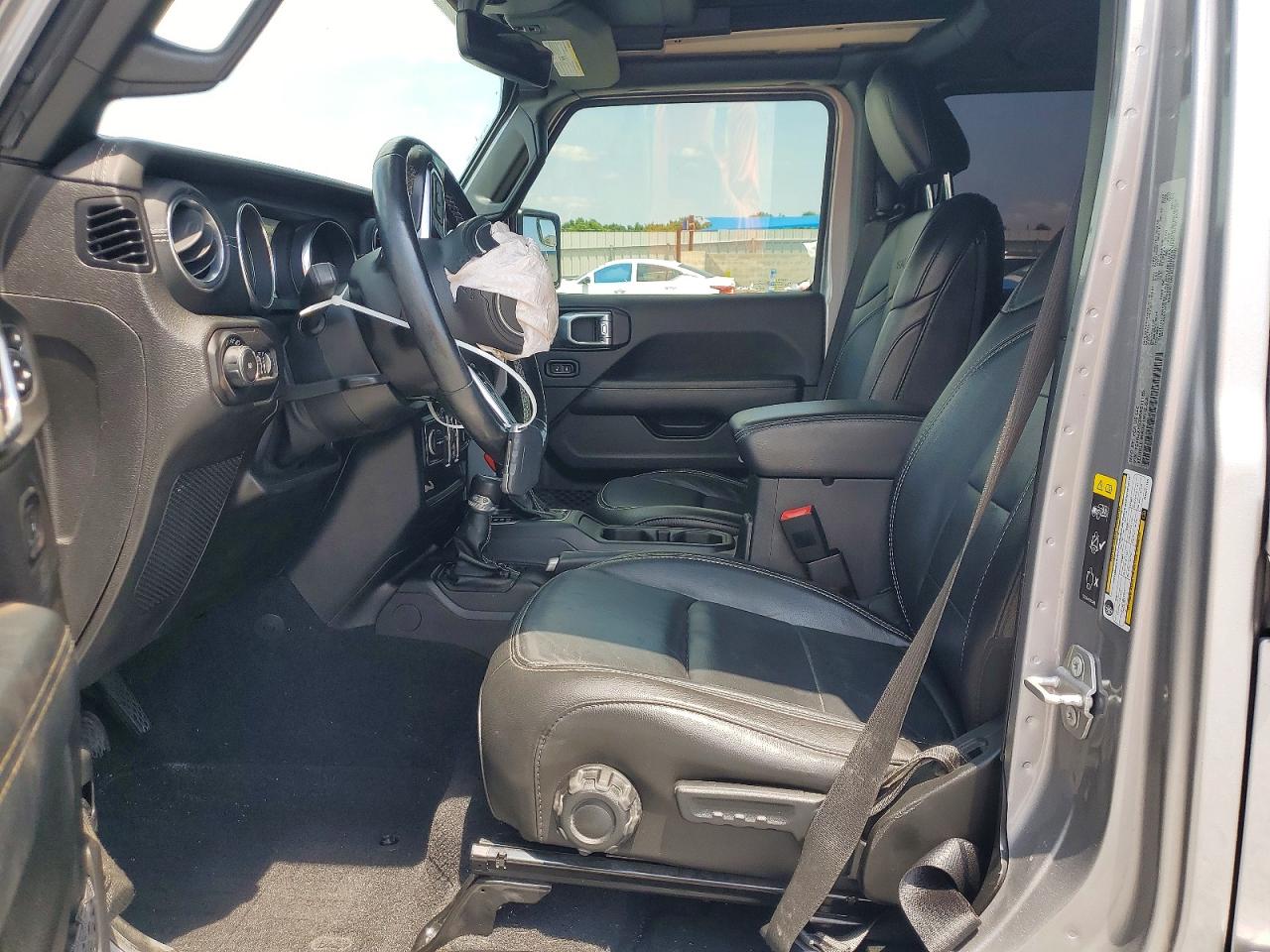 Jeep Wrangler Sahara