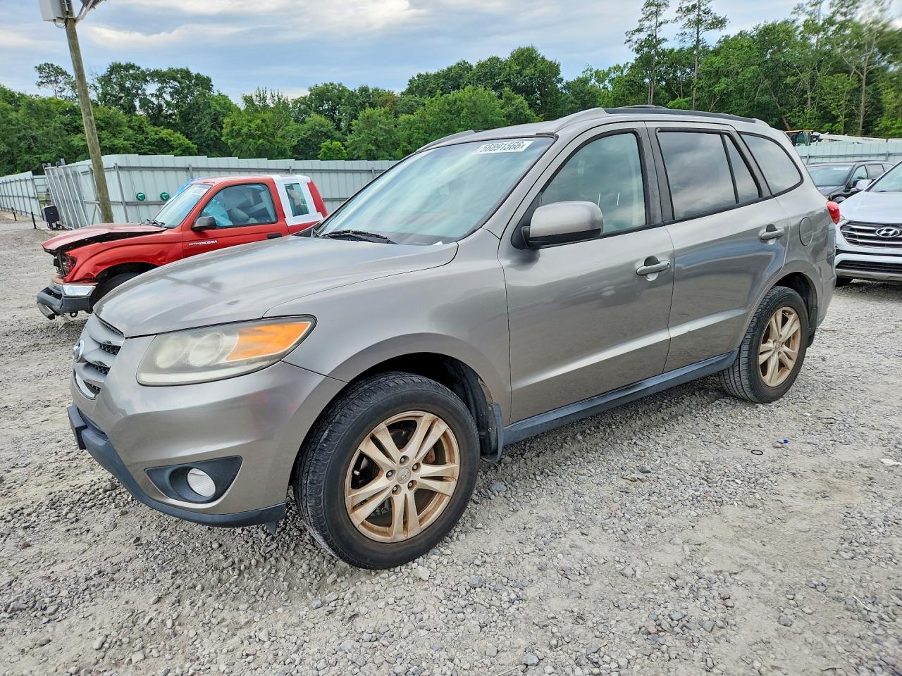 Salvage Hyundai SANTA FE Image