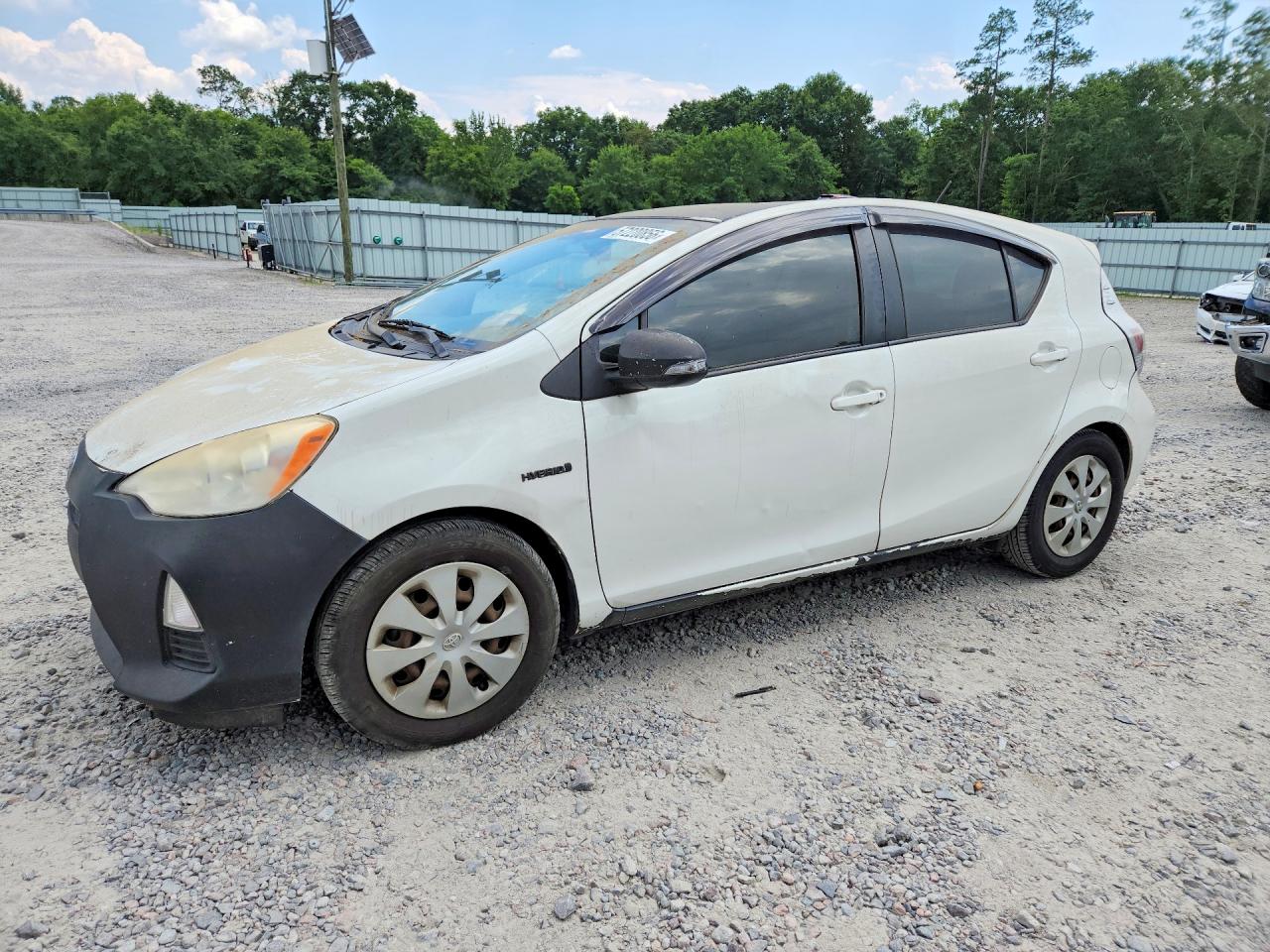 Salvage Toyota Prius Image