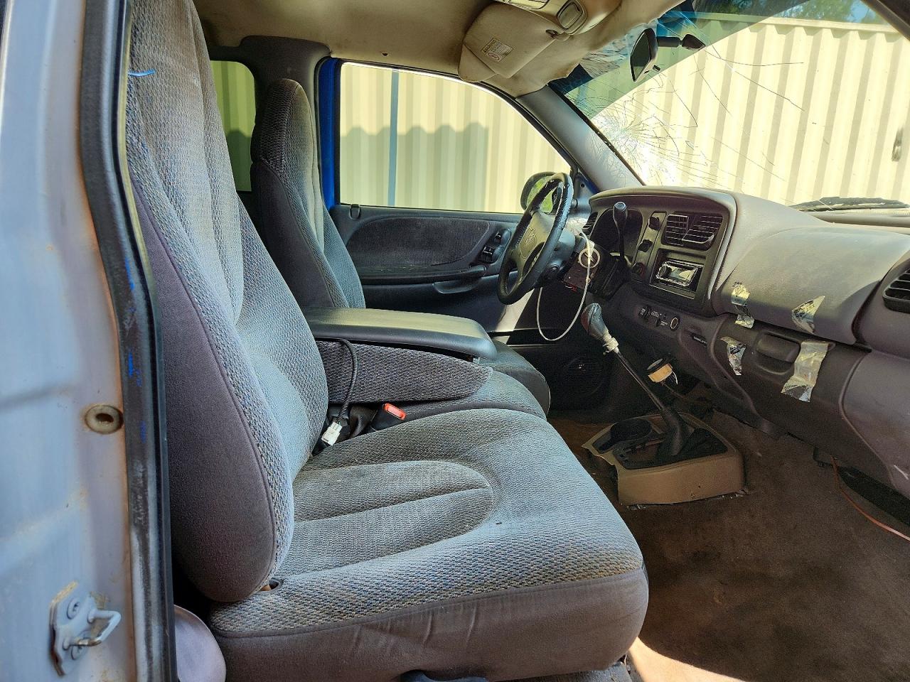 Dodge Dakota Base