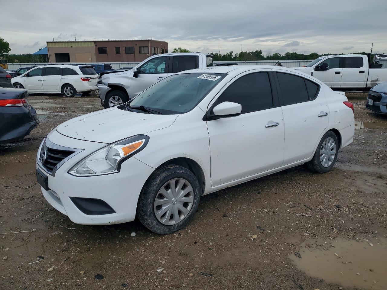 Salvage Nissan Versa Image