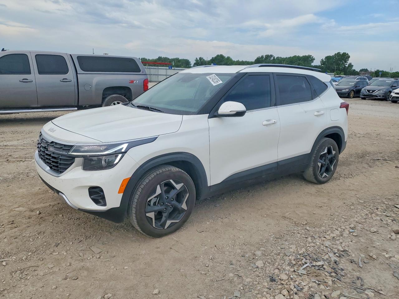 Salvage Kia Seltos Image