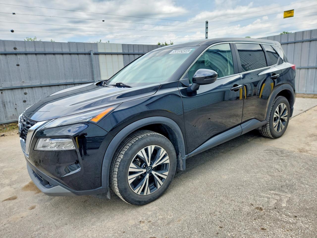 Salvage Nissan Rogue Image