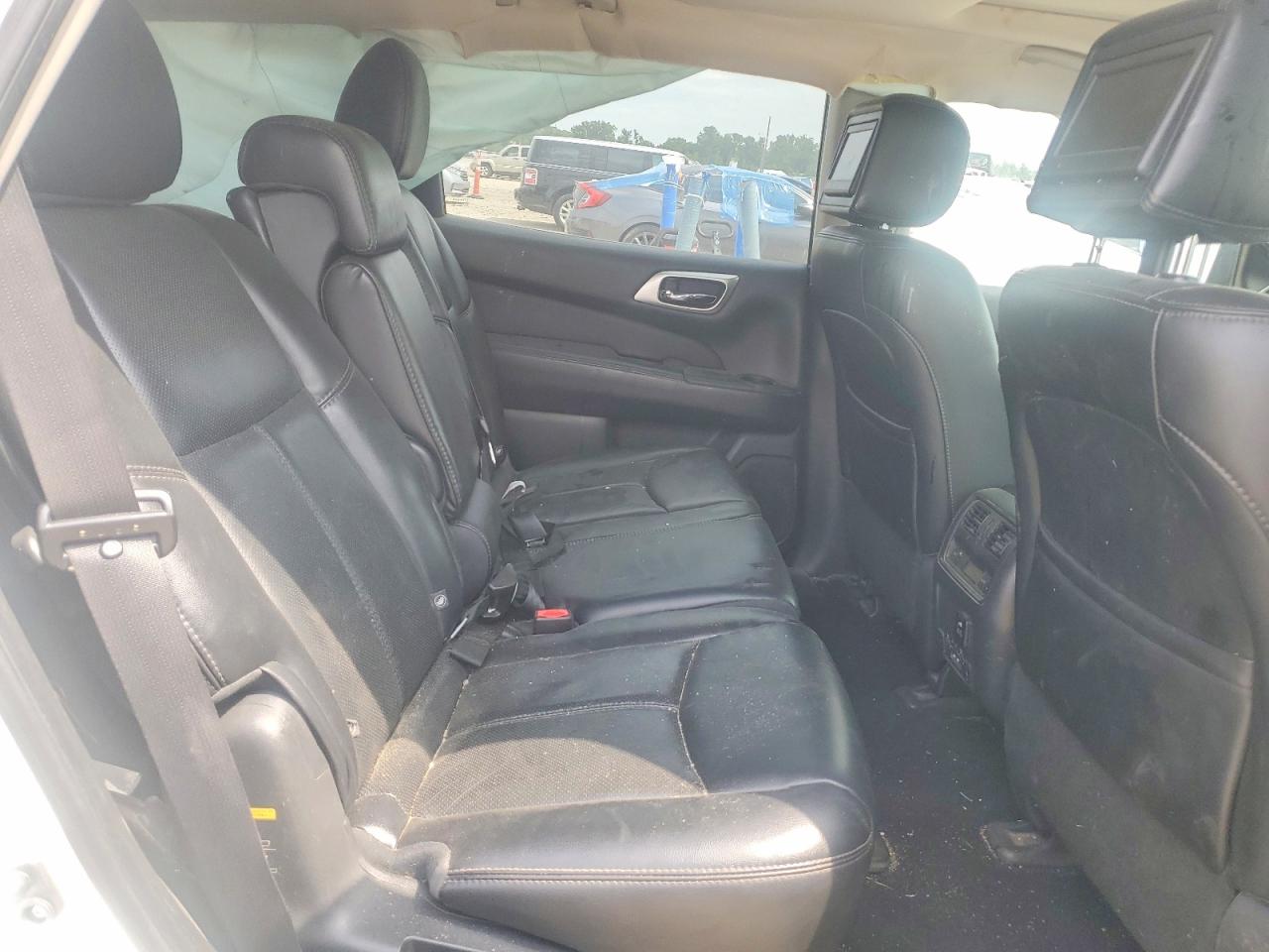 Nissan Pathfinder S