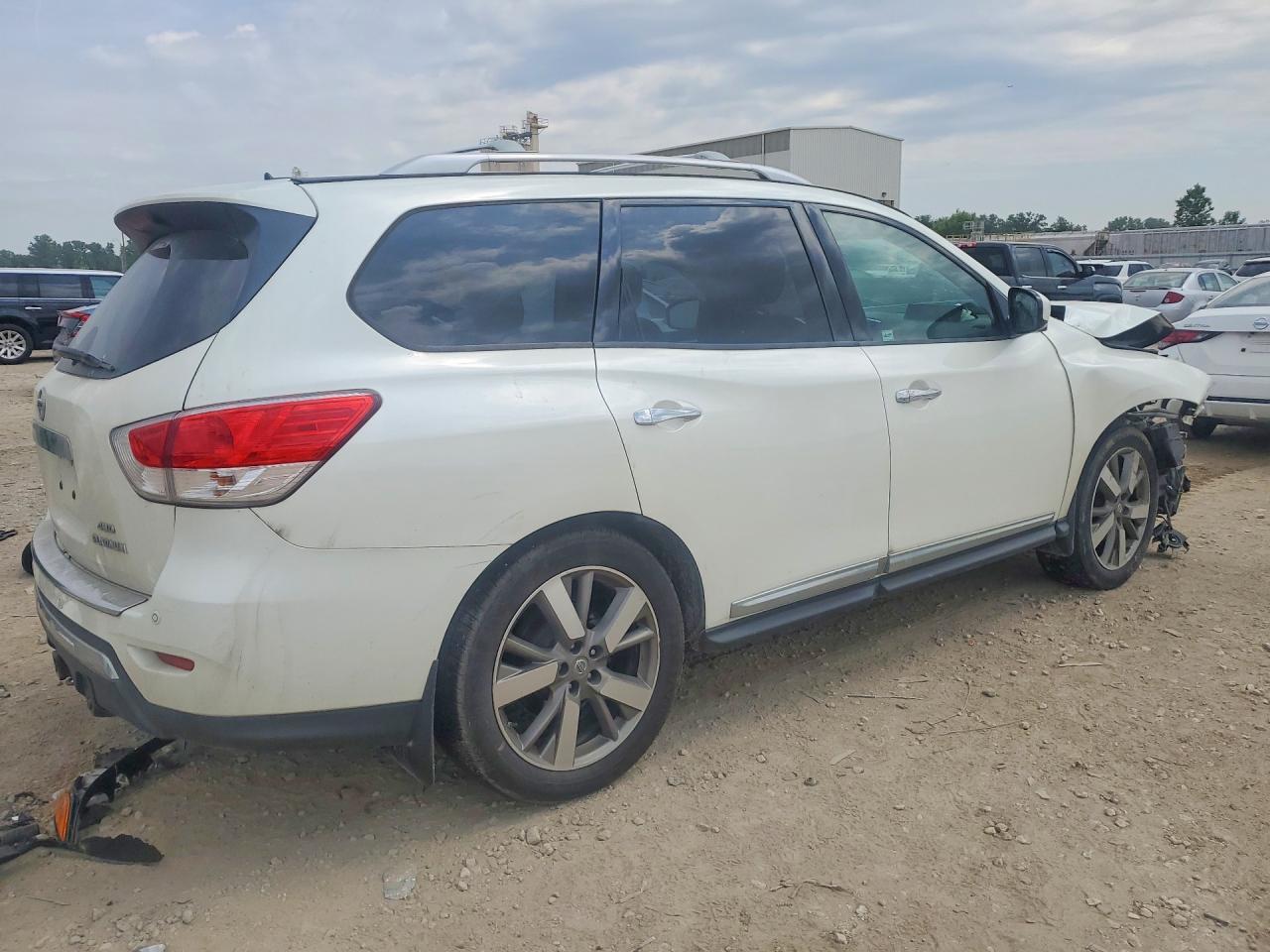 Nissan Pathfinder S