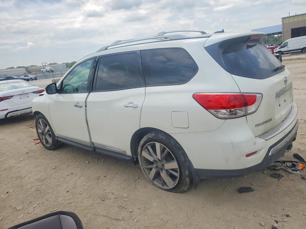 Nissan Pathfinder S