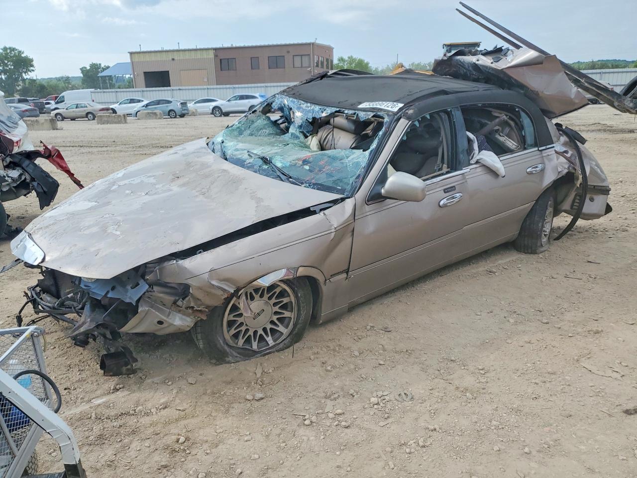 Salvage Lincoln Towncar Image