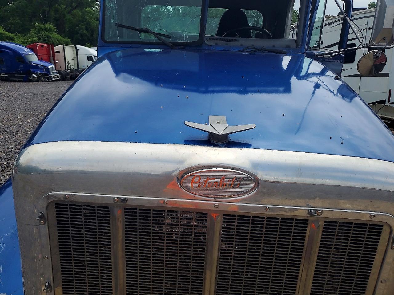 Peterbilt 385